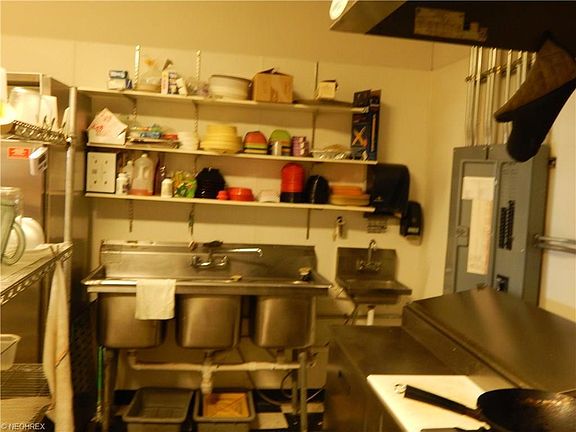 2nd image of 939 Broadway