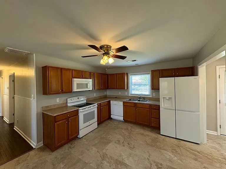 101 Rainbow Dr — Photo 5