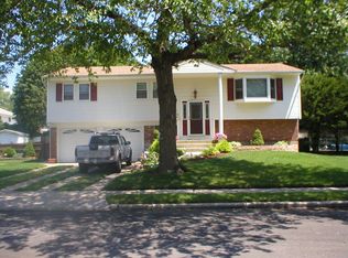 47 Suffolk Pl, Deer Park, NY 11729
