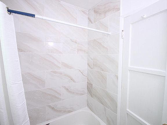 3rd image of 152 W 219th St