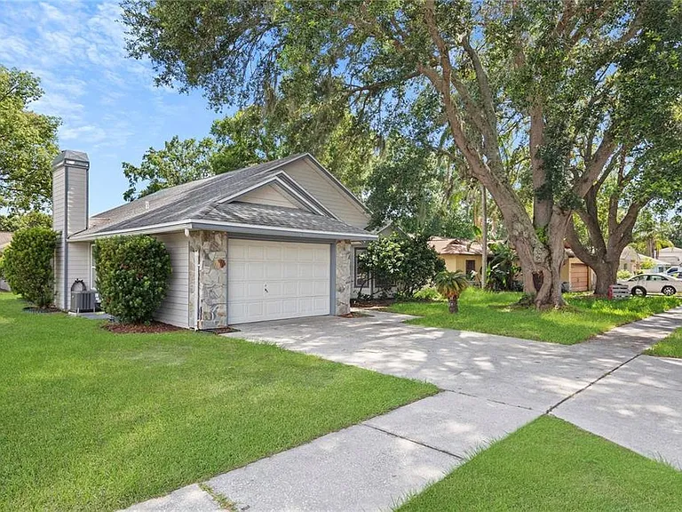5116 Plantation Dr — Photo 2