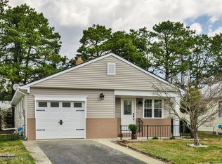 7 Davenport Rd, Toms River, NJ 08757