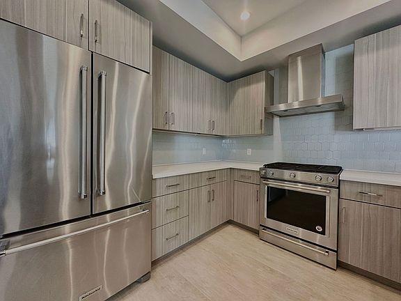 5th image of 5953 Saturn St #306