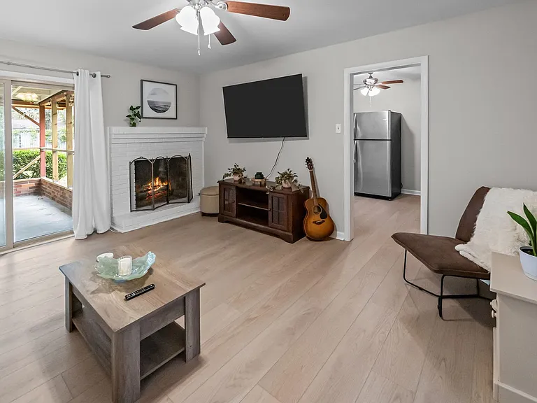 6 Monica Blvd — Photo 17