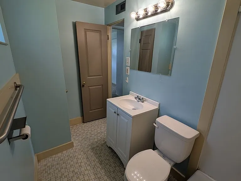 111 Clay Pike — Photo 8