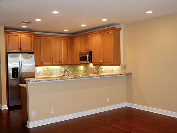 4th image of 1038 E Heritage Club Cir