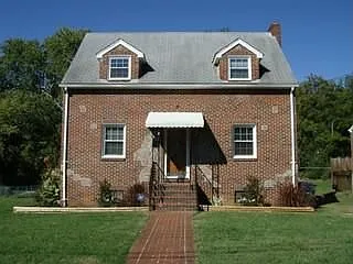 1308 Crescent St NW photo 1