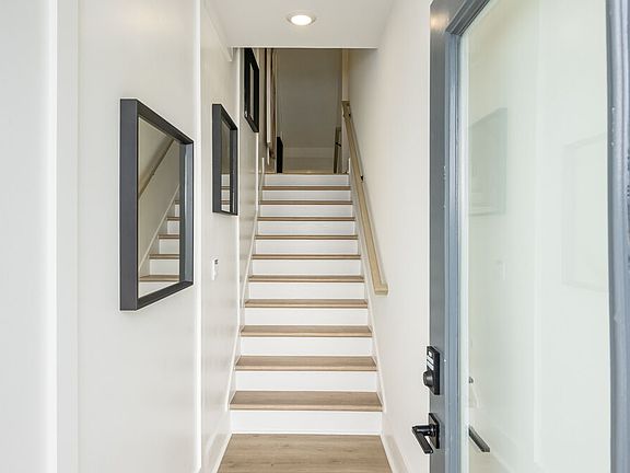 2nd image of 3431 Nectarine Ln