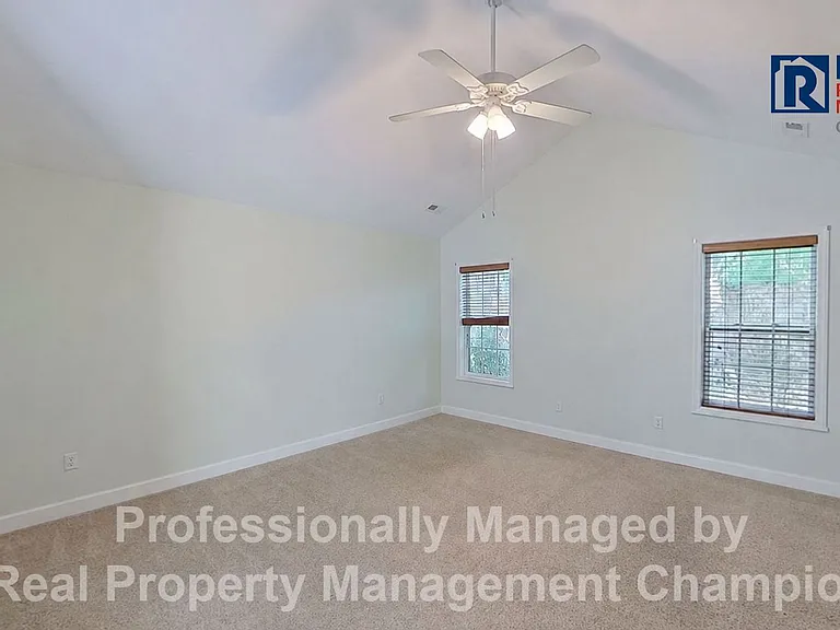 1734 Heatherstone Ln — Photo 14