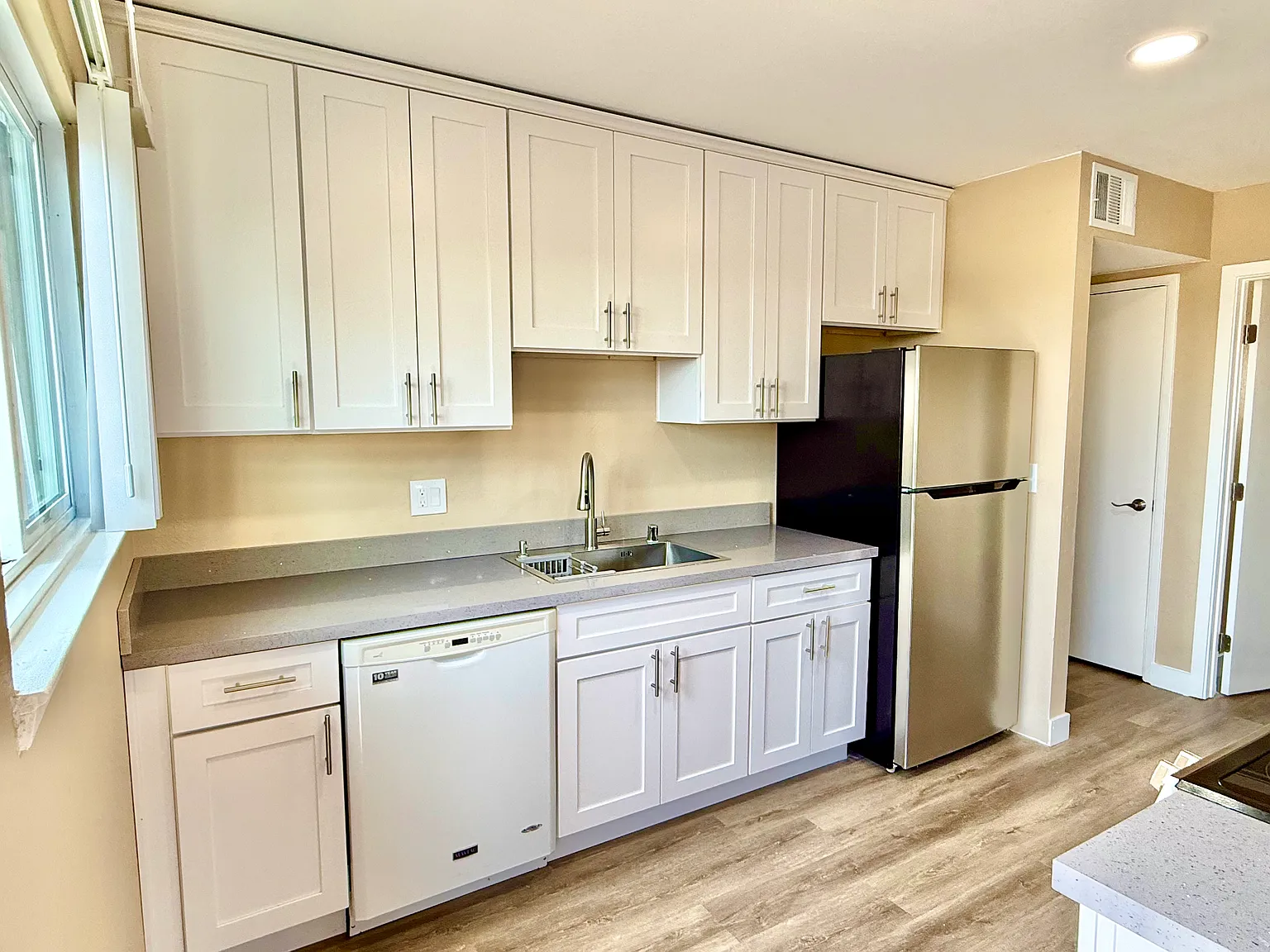 3 bed, $3,795 — Photo 3