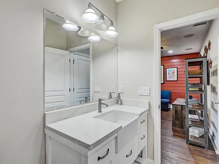 7209 Meeting House Ln — Photo 40