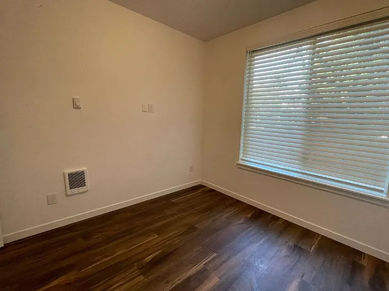 4384-4388 N Gantenbein Ave — Photo 5