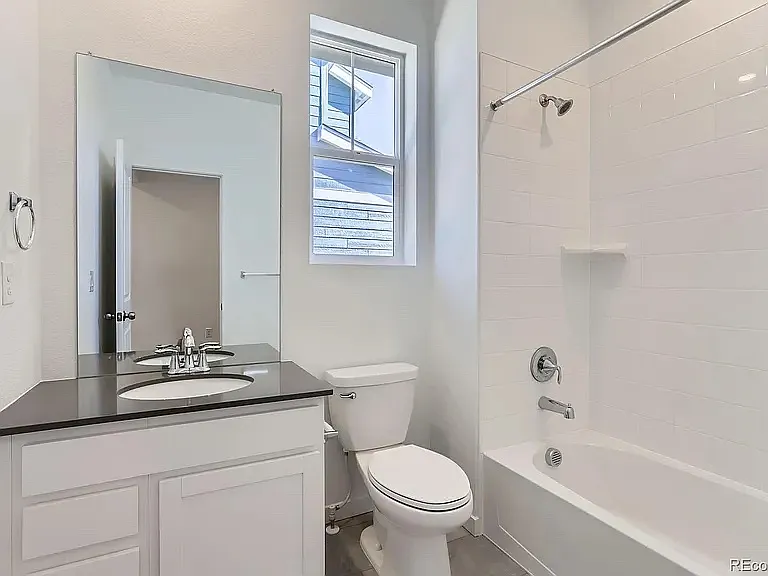 165 Fremont Ct — Photo 11