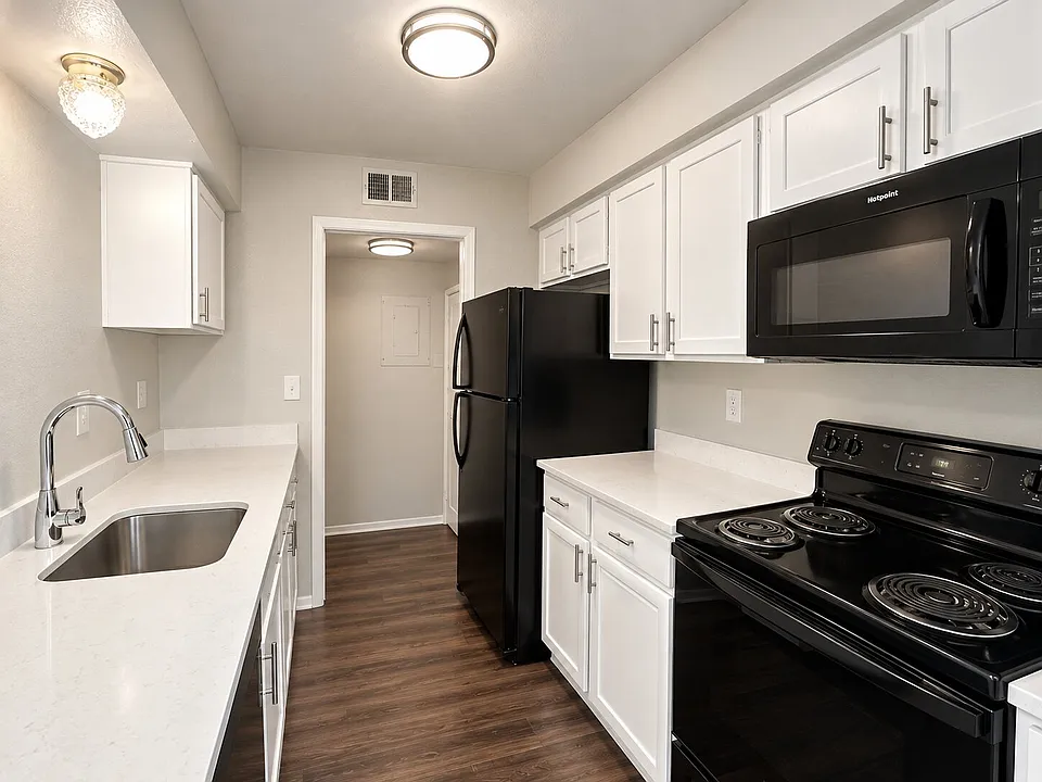 1822 N Garrett Ave #208