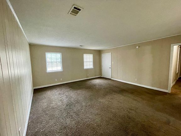 3rd image of 3149 Montwood Dr