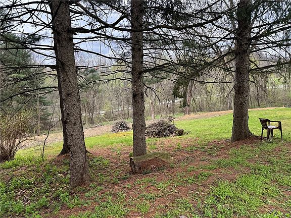 2nd image of 647 Filbert Heights Rd