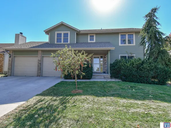 7941 Regent Dr, Lincoln, NE 68507