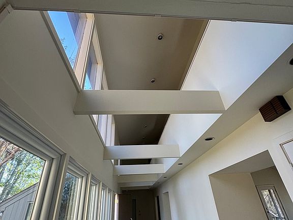 3rd image of 303 Kissingbower Rd