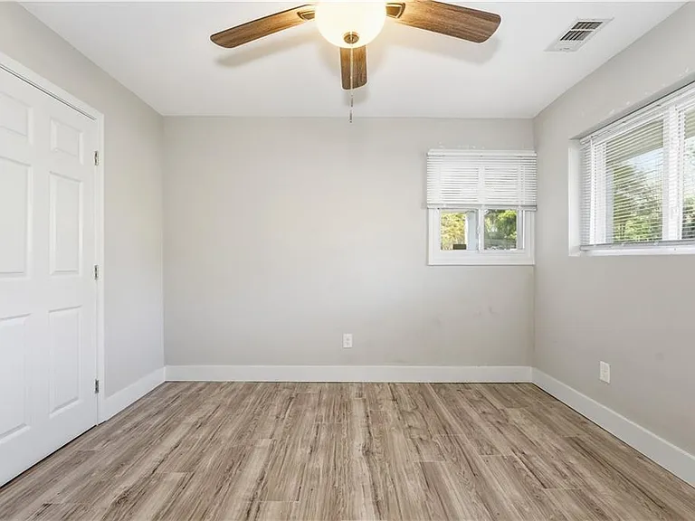 1735 Carter Ave — Photo 12