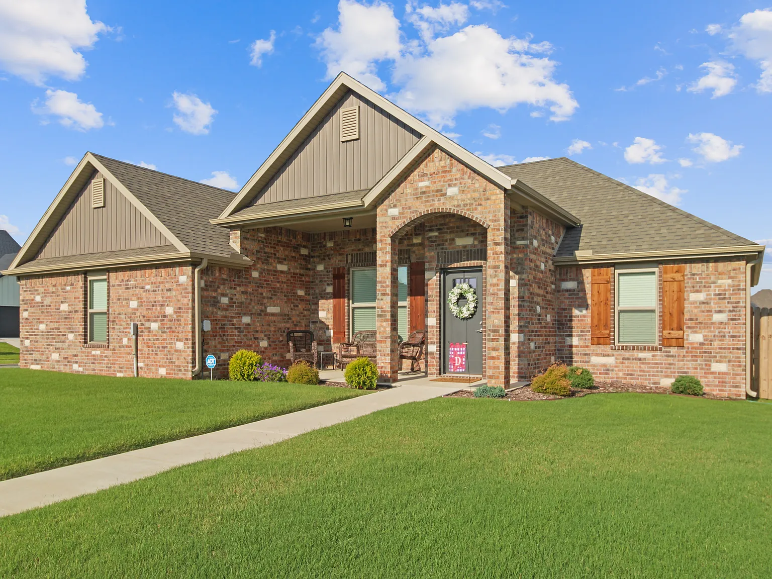 3 bed, 1774 sqft, $1,975 — Photo 1