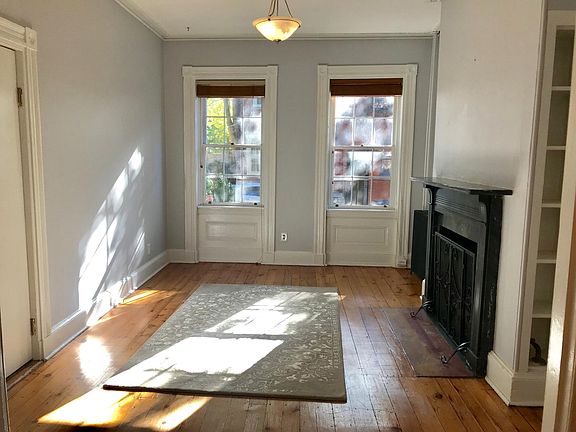 2nd image of 113 Catharine St APT 1