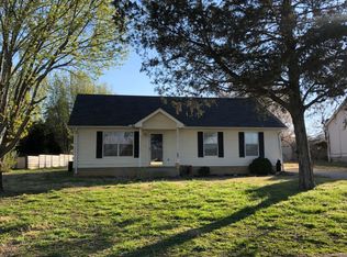 207 Clearlake Dr, La Vergne, TN 37086