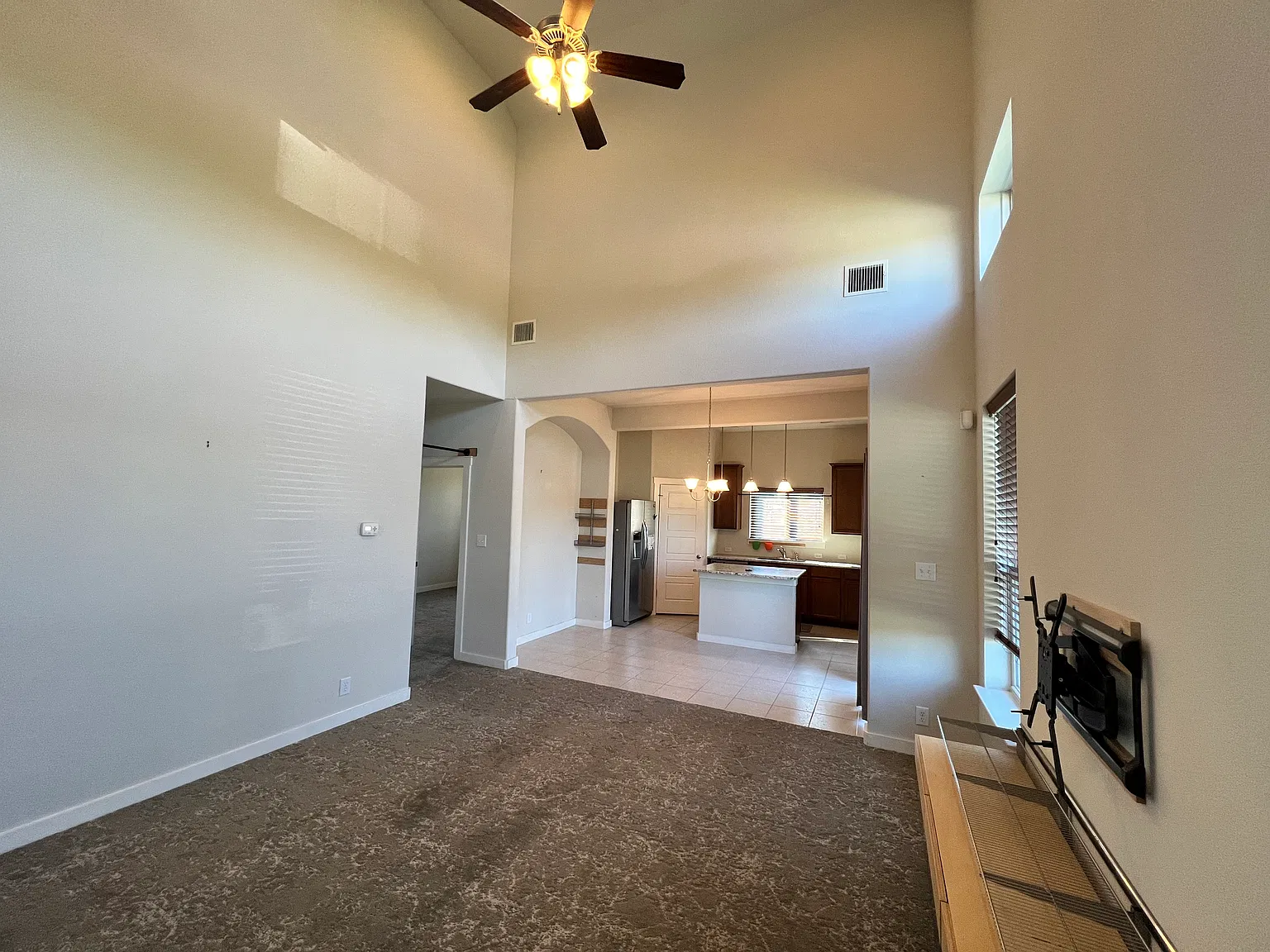 3 bed, 2.5 bath, 1581 sqft, $2,300 — Photo 4