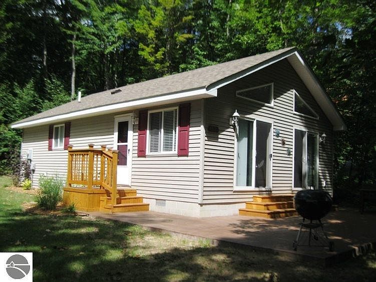 1st image of 4391 W Circle Dr NE