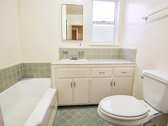 2nd image of 1060 S Stanley Ave APT 3