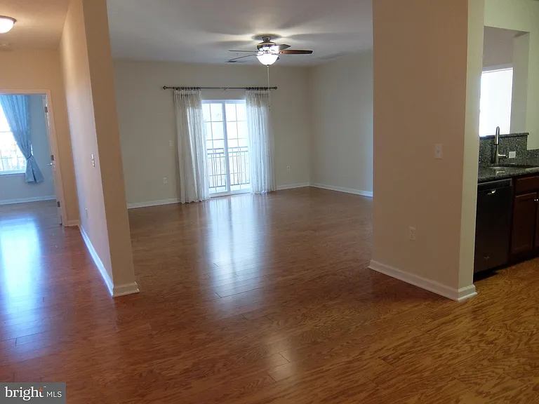 1132 Halifax Pl — Photo 3
