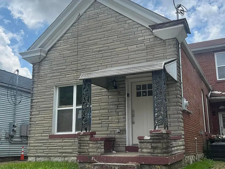 938 Swan St — Photo 13