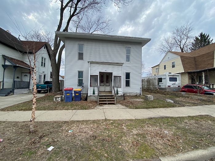 1st image of 613 Milwaukee Ave NW #2