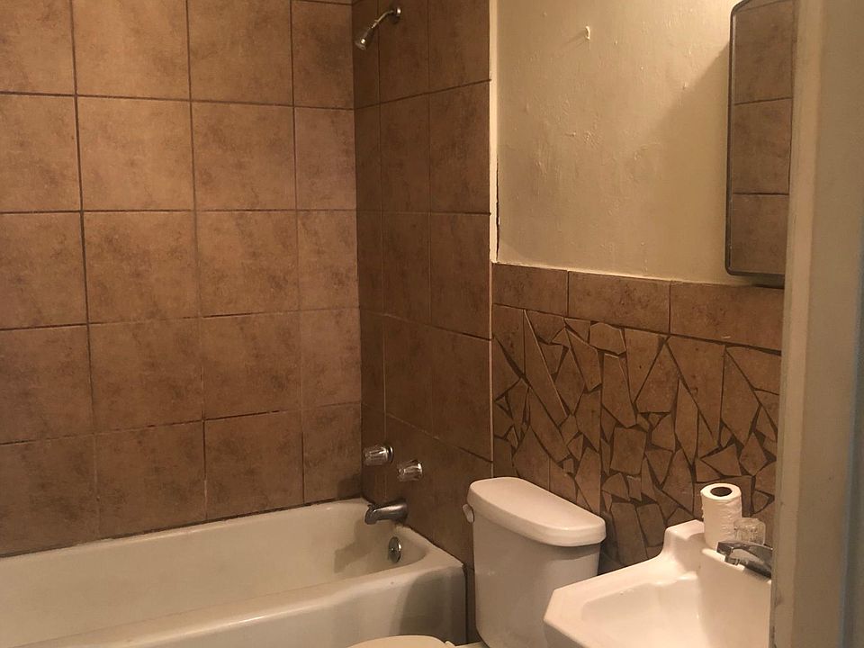 2nd image of 606 Victoria St