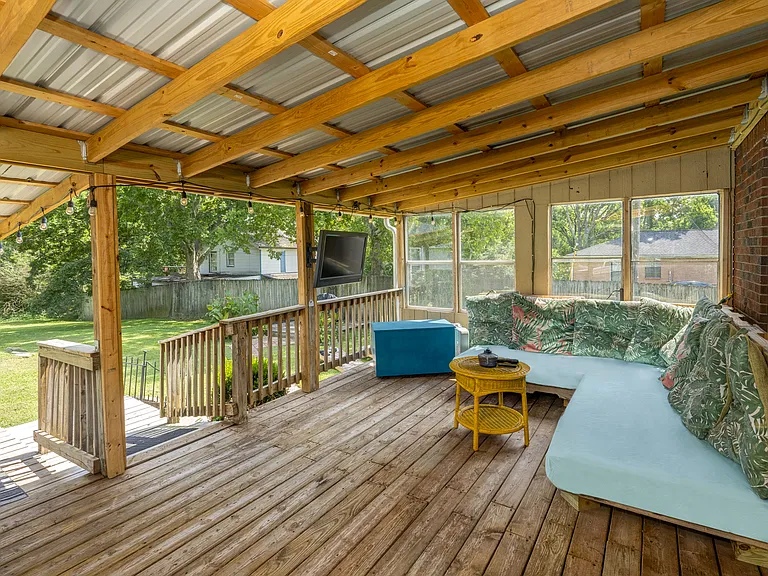 2801 Alhambra Cir — Photo 31