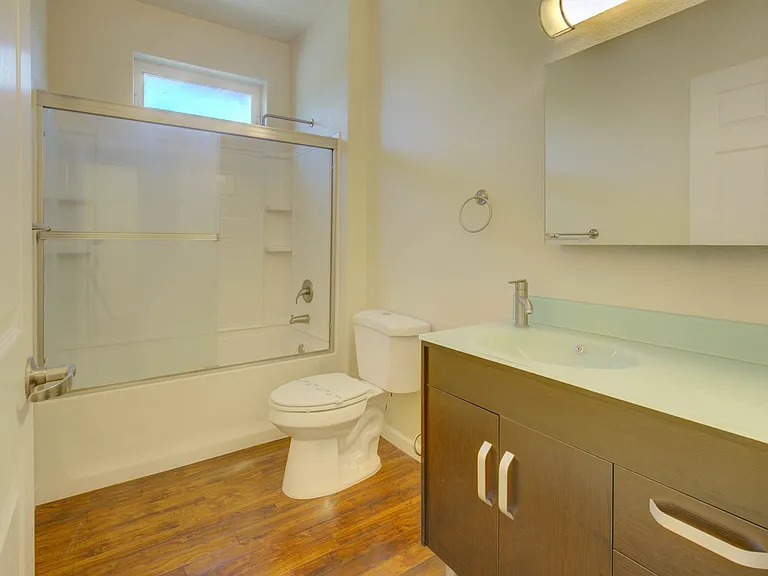 330 Van Ness Cottages — Photo 8