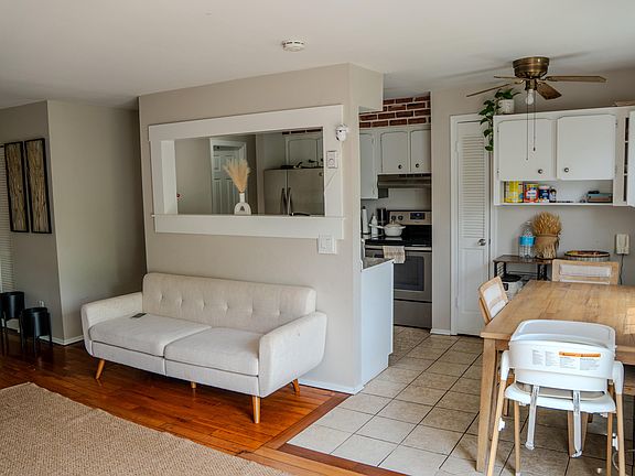 4th image of 5 Woodside Ave #D47