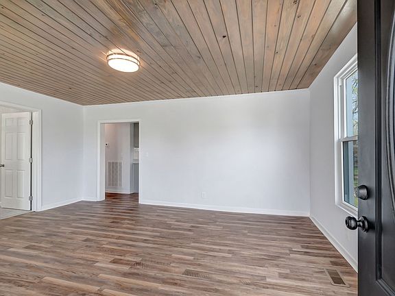 4th image of 460 Grover Dr