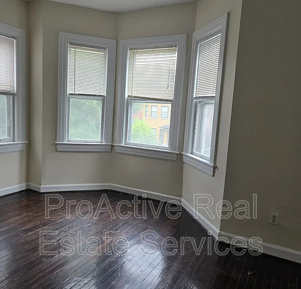 910 Colonial Ave — Photo 6