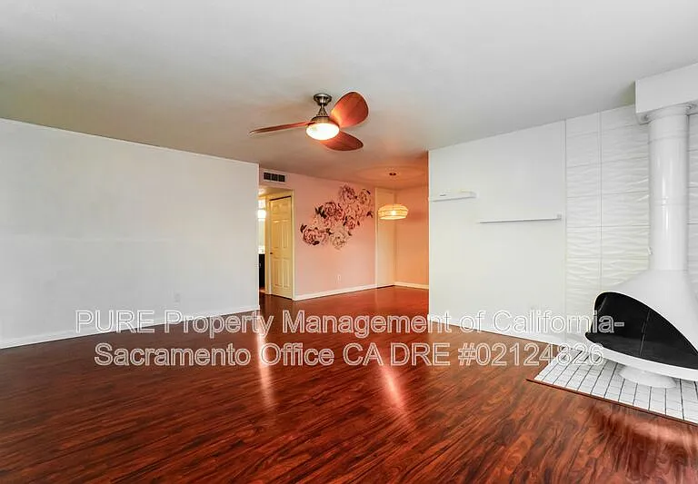 2153 Cottage Way — Photo 4