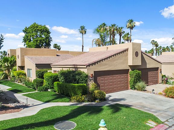 Private home has 2 car garage.
