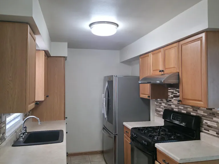 928 Disston St — Photo 19