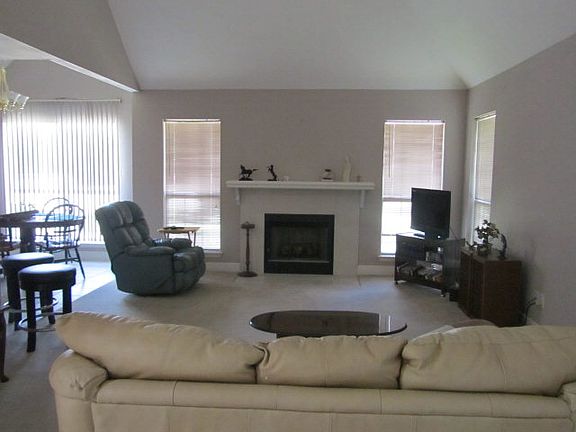 3rd image of 91 Lakeside Dr