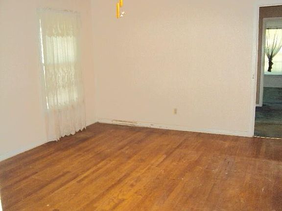 5th image of 3345 Sherwood Ave