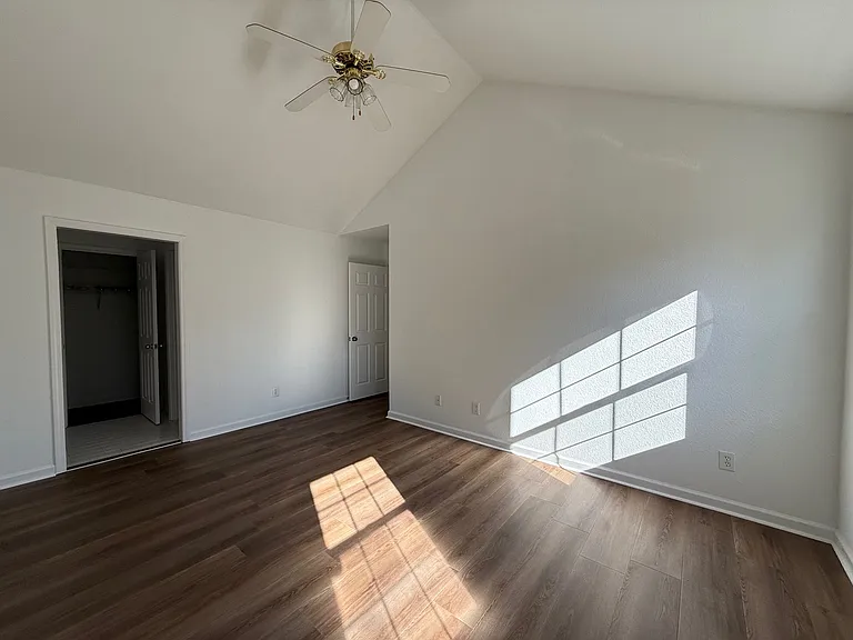 206 Olivarri Dr — Photo 12