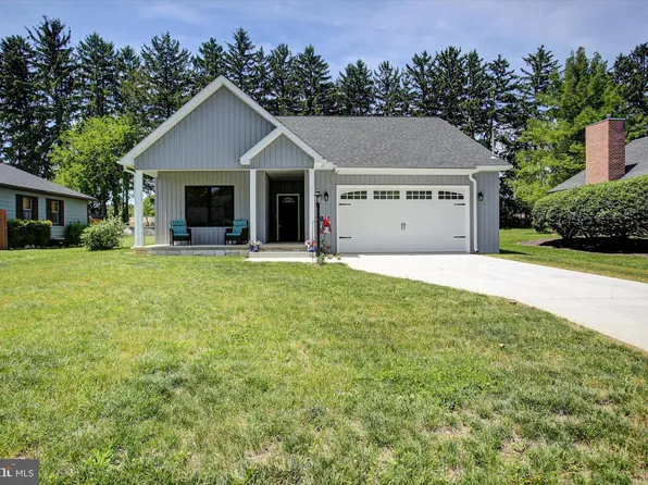 79 Brumbaugh Ave, Chambersburg, PA 17201