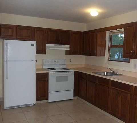 5th image of 44 Laurelton Ave