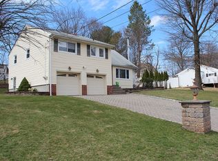 31 Eckerson Ln, Spring Valley, NY 10977