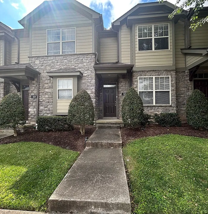 821 S Douglas Ave