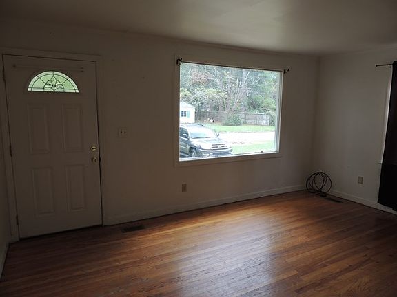 2nd image of 2104 Charlton St