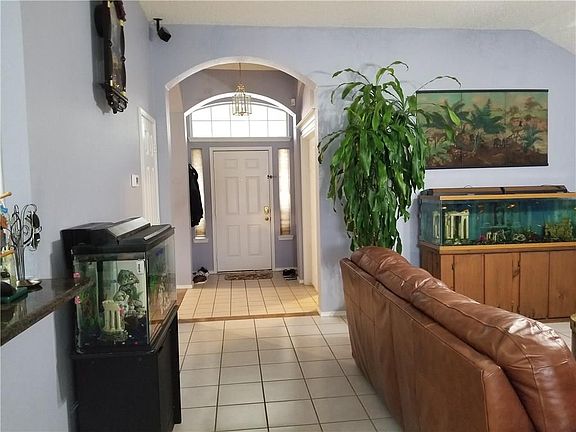 5th image of 204 Ember Glen Dr